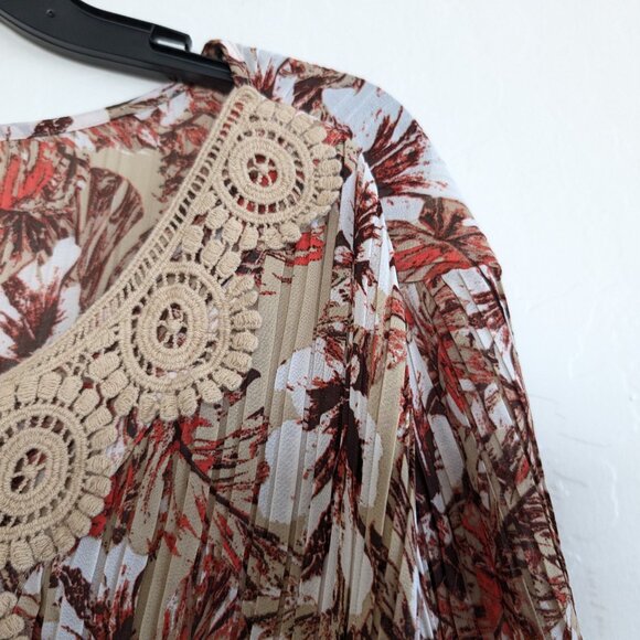 CATHERINES Blouse Plus 1X Multicolor Floral Lace 3/4 Bell‎ Sleeve Shark Bite Hem - Picture 6 of 14